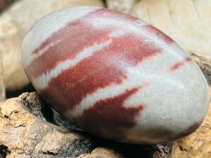 Pierre de Soin – Shiva Lingam (Inde, Rivière Narmada)