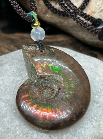 Ammolite Opalisée Naturelle – Pendentif Fossile – Madagascar – Image 2